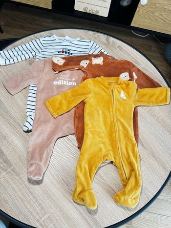 Lot de 4 pyjamas velours - mixte fille/garçon - excellent état 