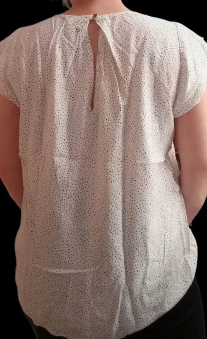 Super joli haut blanc à pois très léger en très bon état taille 40 - photo numéro 2