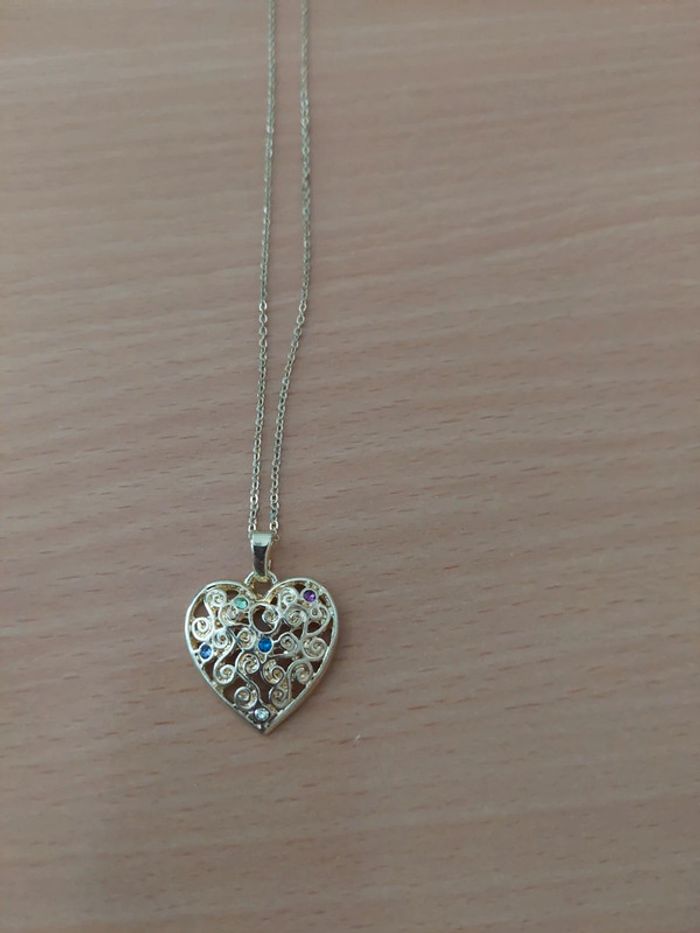 Jolie coller avec un coeur