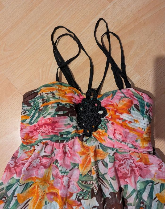 Robe bascule à fleurs courte devant et longue derrière - photo numéro 2