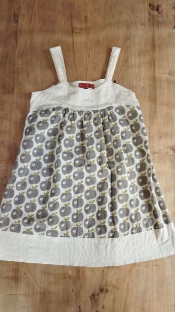 Robe à bretelles motifs pommes