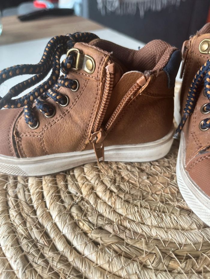 Chaussures montantes pointure 22 - photo numéro 6