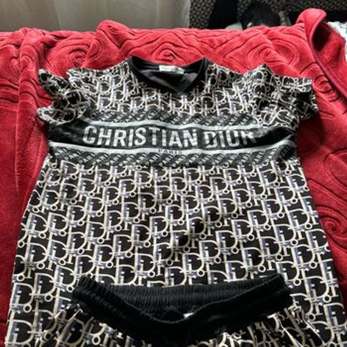 Ensemble d’été tee shirt et bermuda Christian dior - photo numéro 2