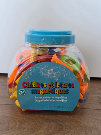 Chiffres et lettres magnétiques