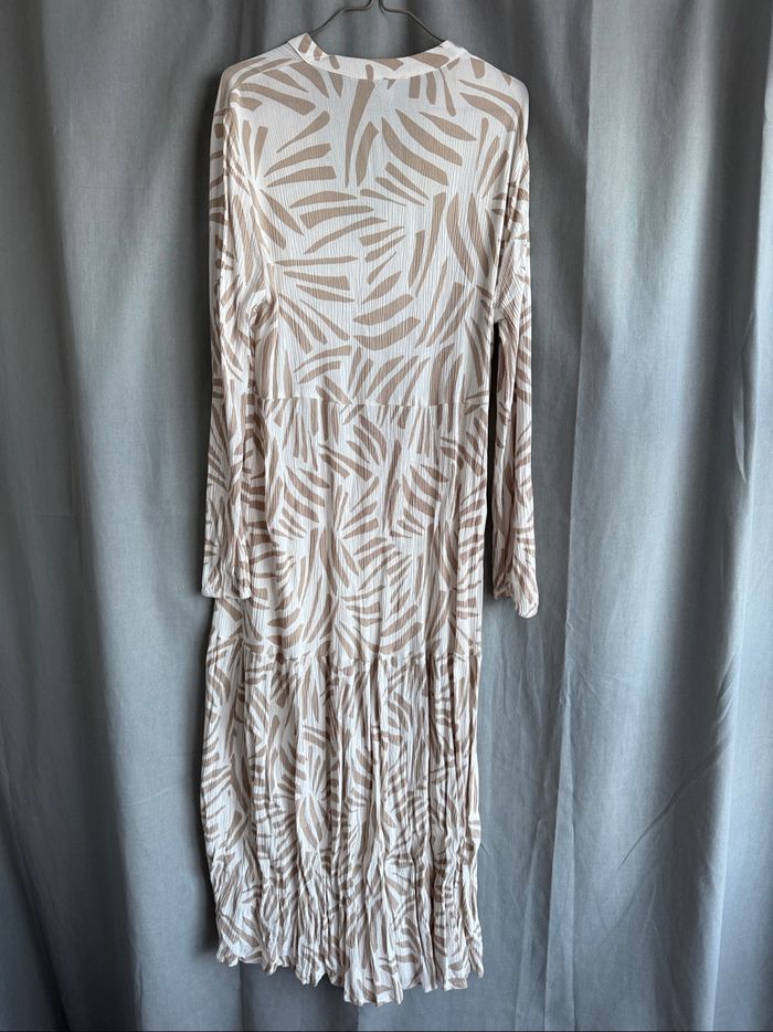 Robe longue jamais portée - photo numéro 2