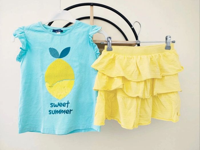 8 ans ensemble été Okaïdi teeshirt et jupe