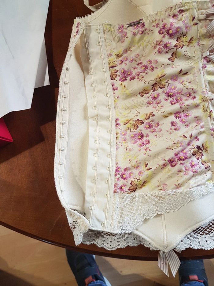 Corset bustier Lejaby  taille 3 ou M - photo numéro 5