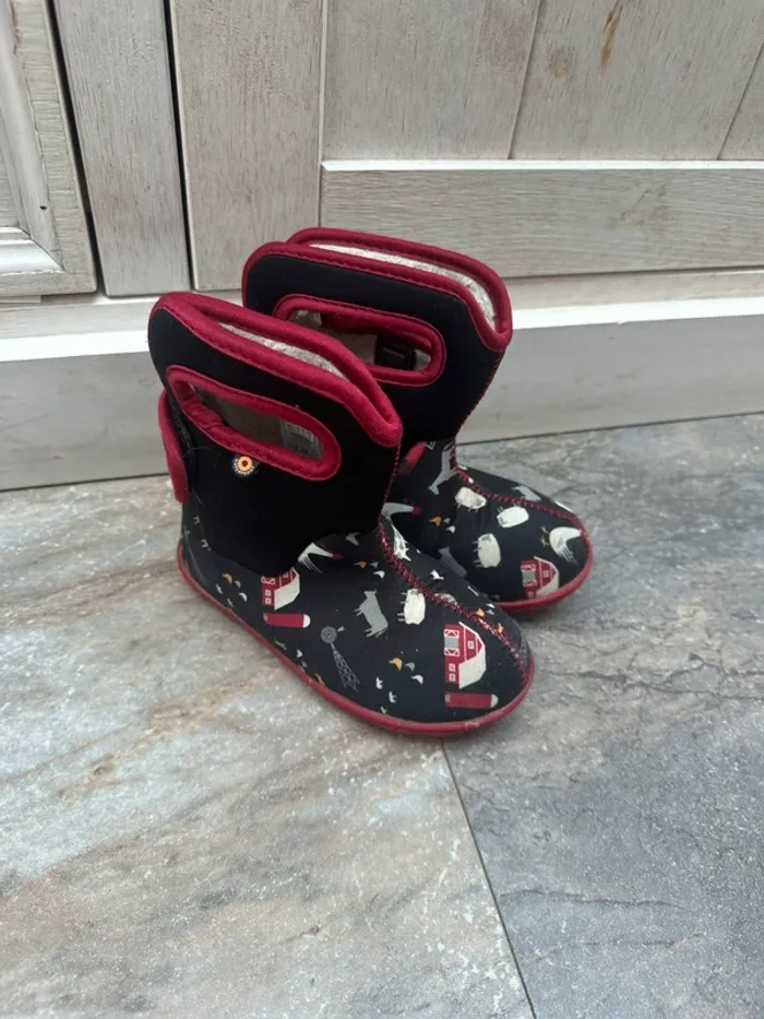 Bottes Bogs 25 noir et rouge ferme