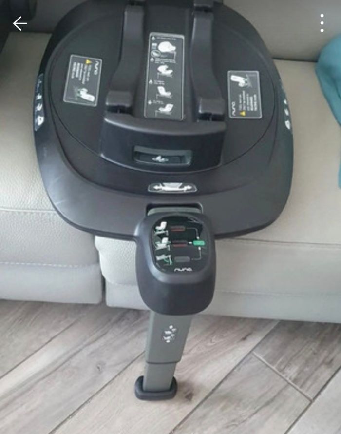 Cosy nuna noir et sa base isofix et adaptateur poussette - photo numéro 9