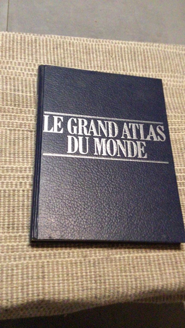 Livre grand format atlas du monde couleurs superbe cartes