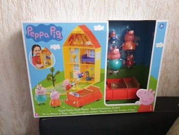 PEPPA PIG COFFRET FAMILLE DE PEPPA  AVEC MAISON ET VOITURE