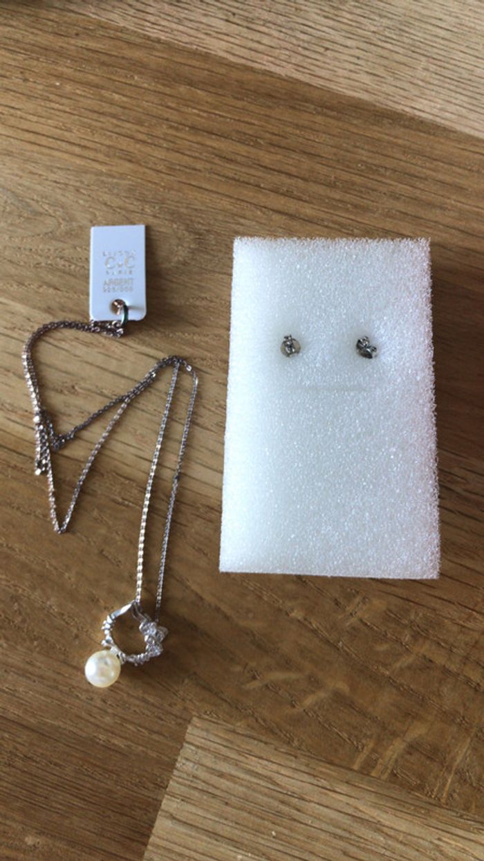 Collier et boucles d’oreille Hello Kitty - photo numéro 2