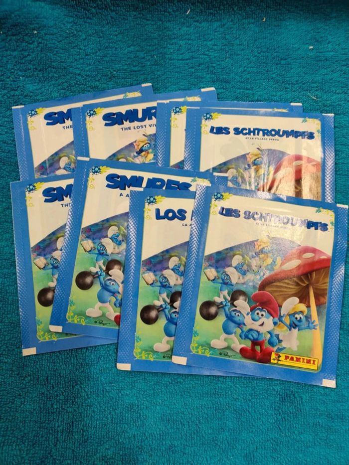 Lot de 8 pochettes Panini Les Schtroumpfs et le village perdu 2019