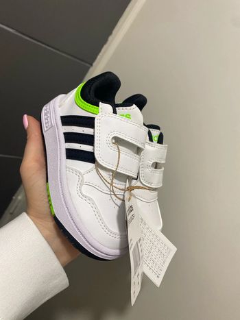 Basket adidas taille 22 neuve