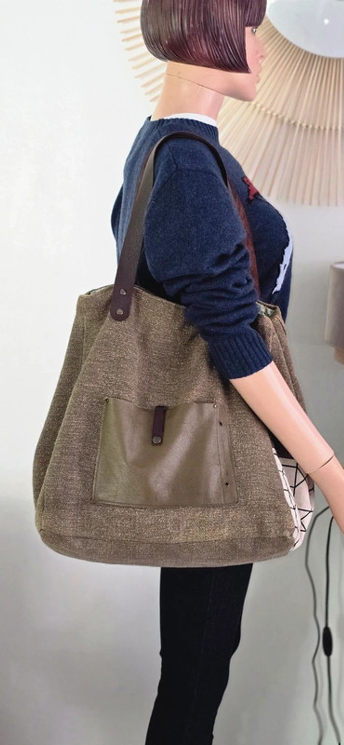 Cabas sac fait Main Grand modèle xxl pièce unique très pratique et Tendance