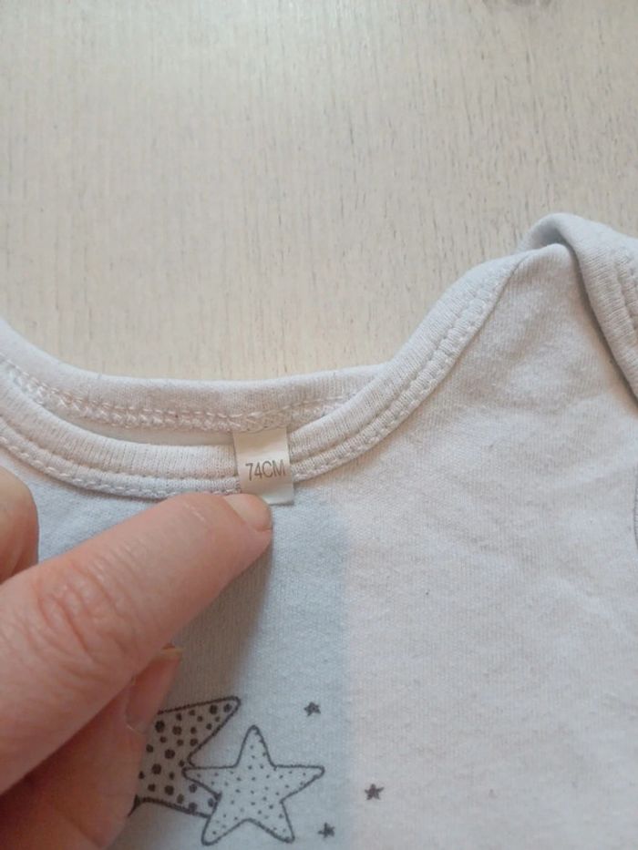 Lot 3 bodys blanc 12 mois - photo numéro 2