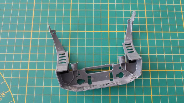 Support feux avant abimé pièce détachée miniature Burago Bburago Ferrari f40 1/18 1/18e #B12 - photo numéro 2