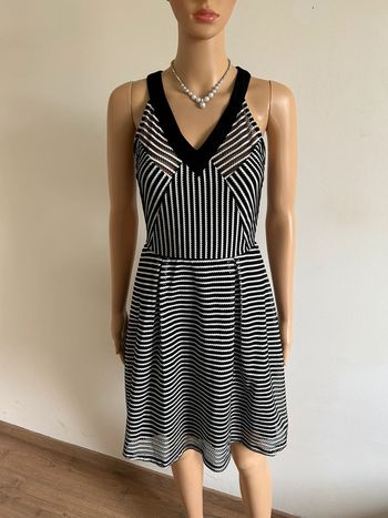 Robe noire et blanche sans manches Morgan taille 36 jamais portée