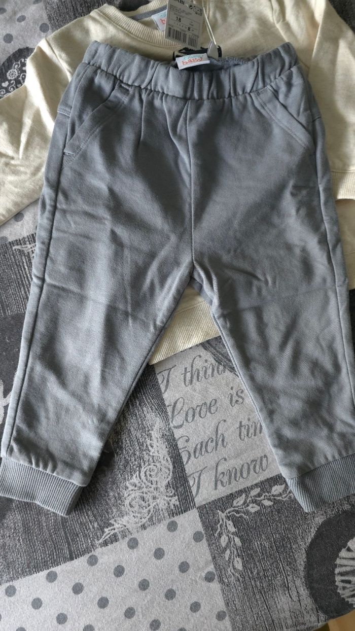 NEUFS (non portés) 🏷😍🥰superbe ensemble sweat et pantalon molleton 18MOIS Garçon 🥰😍🏷 - photo numéro 3