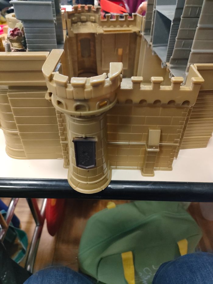 Château fort+4 figurines - photo numéro 3