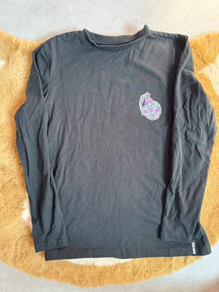 T shirt manche longue fortnite jamais porter taille xs uniquement laver - photo numéro 2