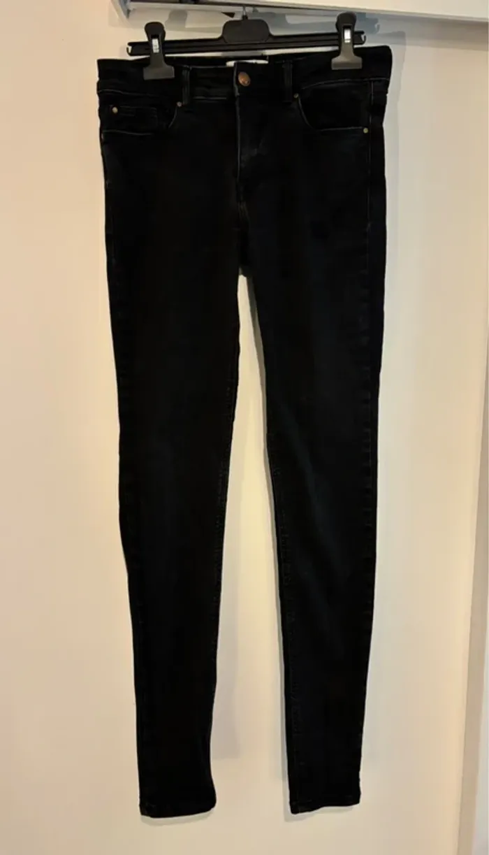 Jean noir Mango T36 en très bon état