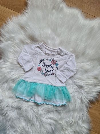 Robe blanc avec tulle