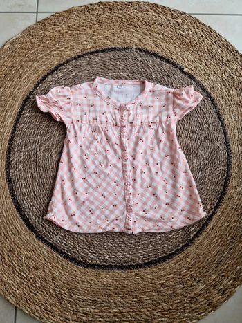 Jolie chemise manches courtes motifs cerises taille 18 mois