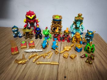 Lot figurines Treasure X
