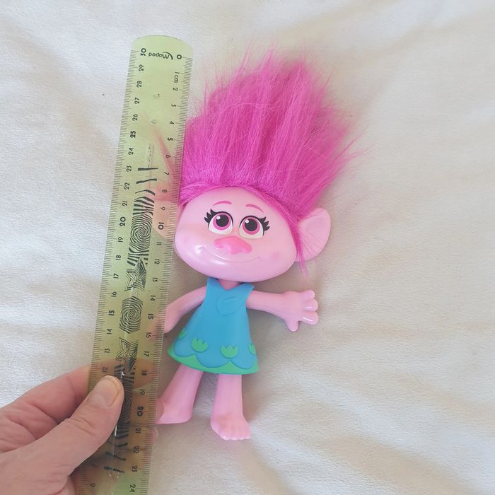 figurine poupée  Poppie, les Trolls, en très bon état, robe qui s'enlève. hauteur environ 20cm - photo numéro 3