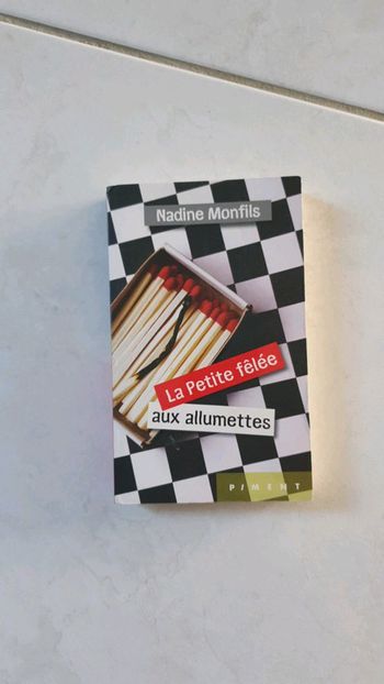 Livre la petite fêlée aux allumettes chelo