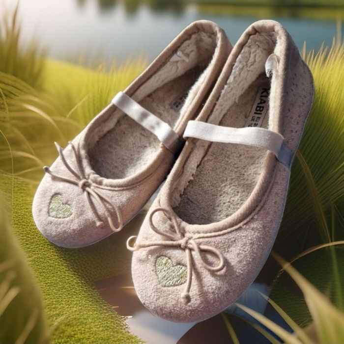 Petites pantoufles style ballerines de danse rose et strass