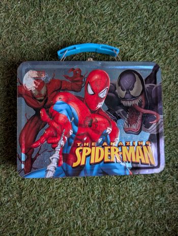Petite boîte en metal spiderman