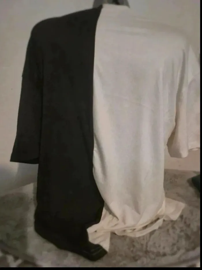 T-shirt manches courtes papillon noir et blanc Shein, en excellente taille S. - photo numéro 3