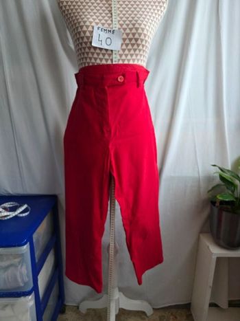 Pantalon, 7/8 ,rouge, en très très bon état, en viscose & elasthanne, longueur de jambe 79cm