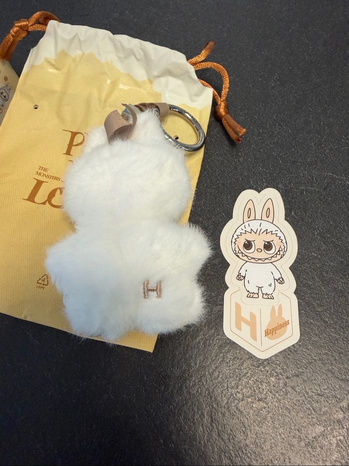 Labubu H pin for love blanc 18,90 - photo numéro 3