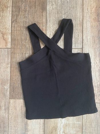 Haut court épaules dénudées croisé noir