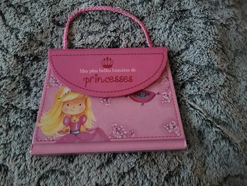 Livre Mes plus belles histoires de princesses ( en forme de petit sac)
