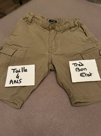 Short à boutons