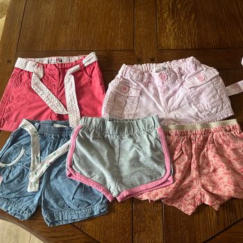 Lot de 5 shorts filles  taille 2 ans .