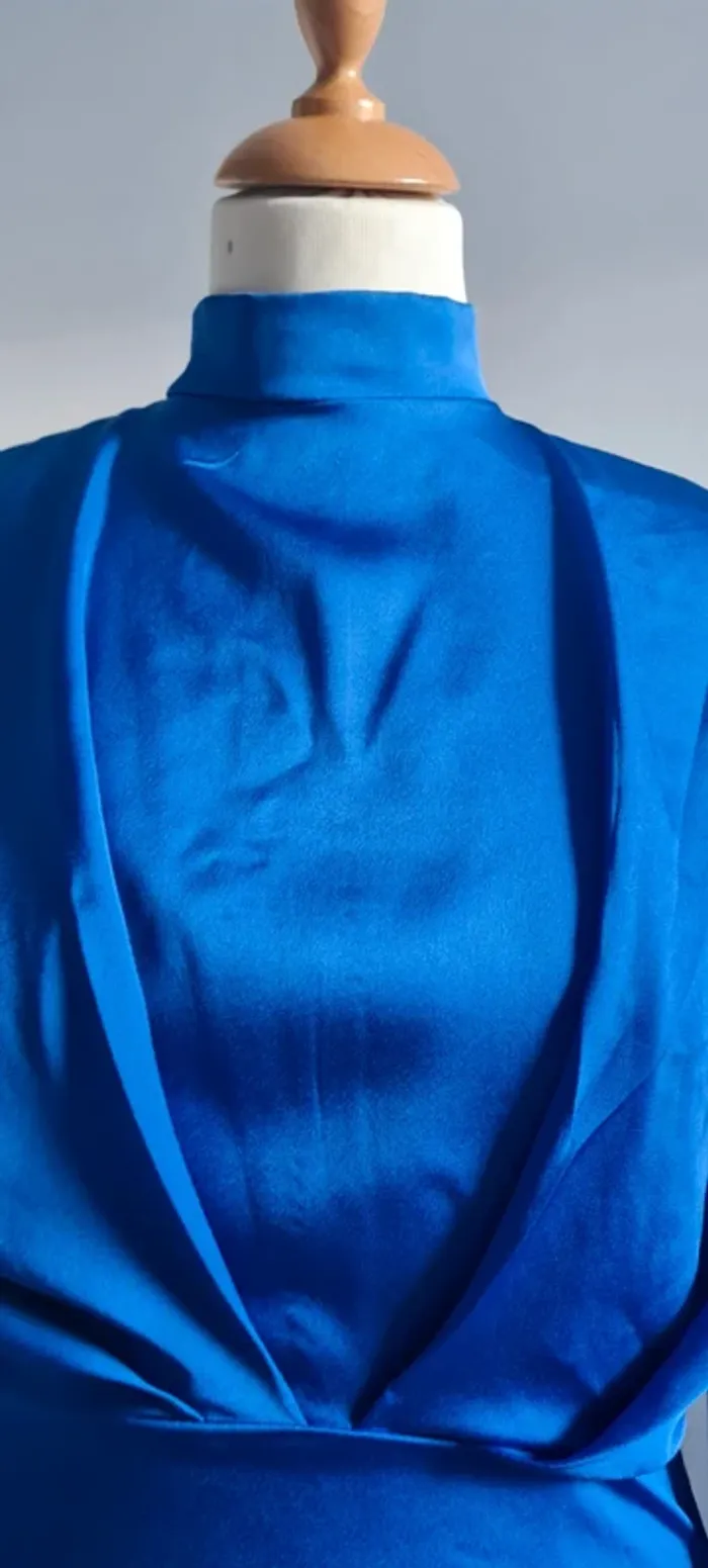 Robe en satin bleu - photo numéro 3