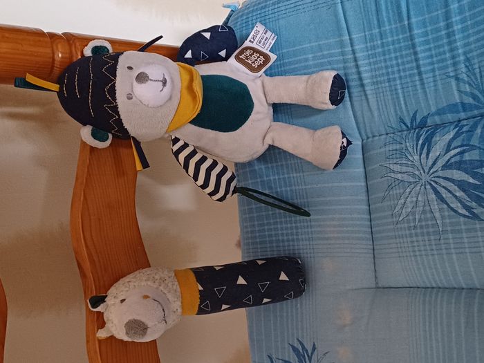 hochet lama et peluche d'éveil ourson
