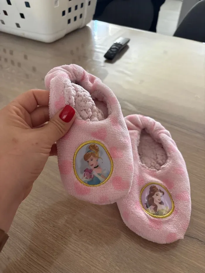 Chausson/pantoufle fille princesse taille 23/24 - photo numéro 2