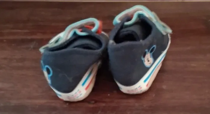 Baskets Disney taille 20 - photo numéro 2