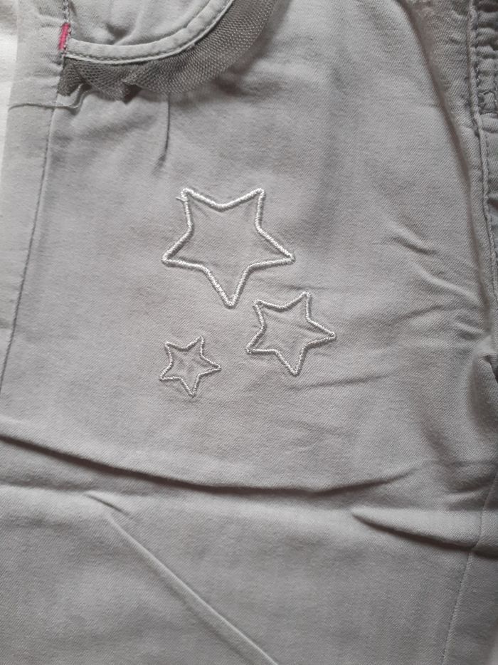 Pantalon gris clair bas bouffant motif étoiles brodées - photo numéro 2