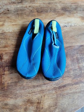 Chaussure plage galet bleu enfant taille 32 33