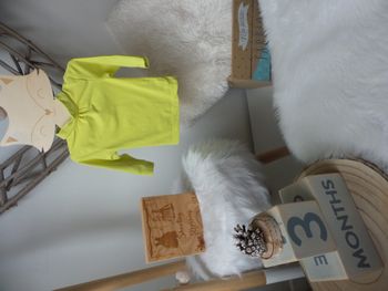 Jolie t shirt manche longue col roulé vert uni Kitchoun ouverture pressions complete arriere mixte b