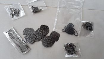 Lot de breloques, accessoires bijoux argentés noirs - neufs