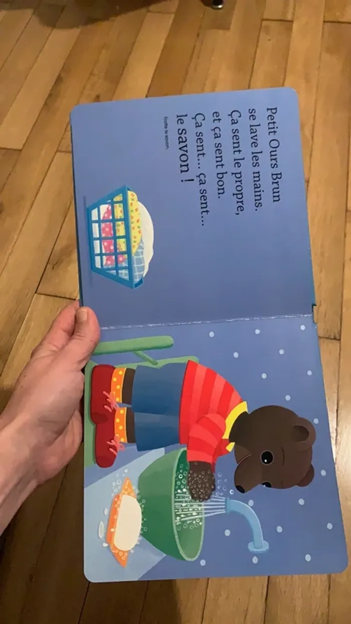 Livre petit ours brun sent tout - photo numéro 9