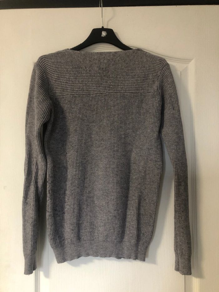 Pull gris - photo numéro 2